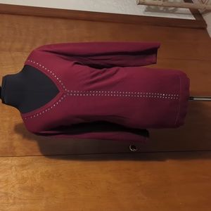 Roz & Ali maroon vneck sweater